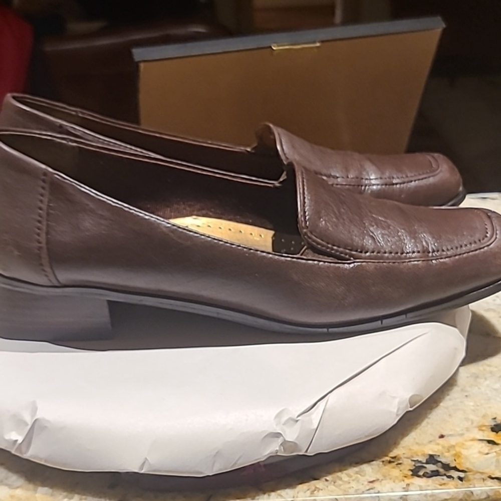 Trotters "Allison" Mocha Leather loafers with block heel. Sz. 10 N. (#1592) - Picture 3 of 12